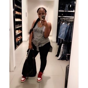 Meet your Posher, Akiana